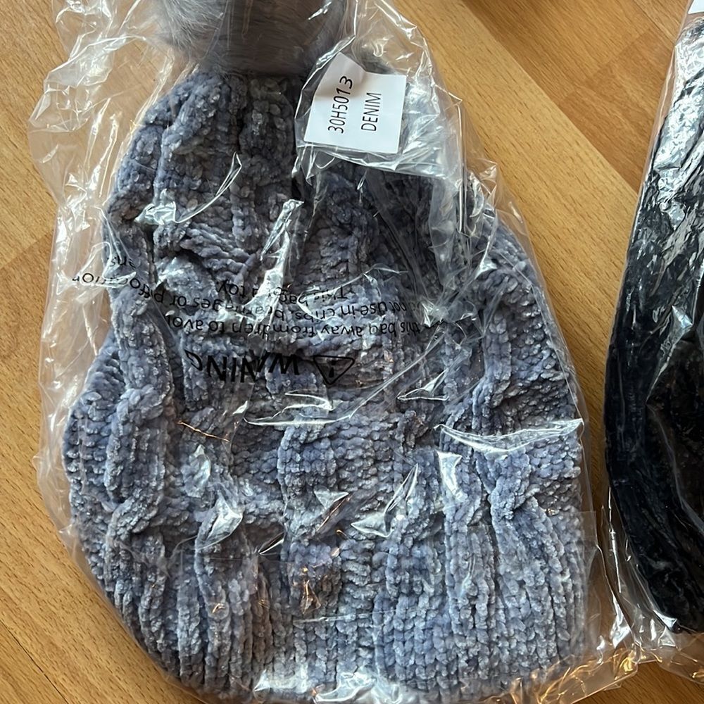 Chenille hats  - Picture 7 of 7